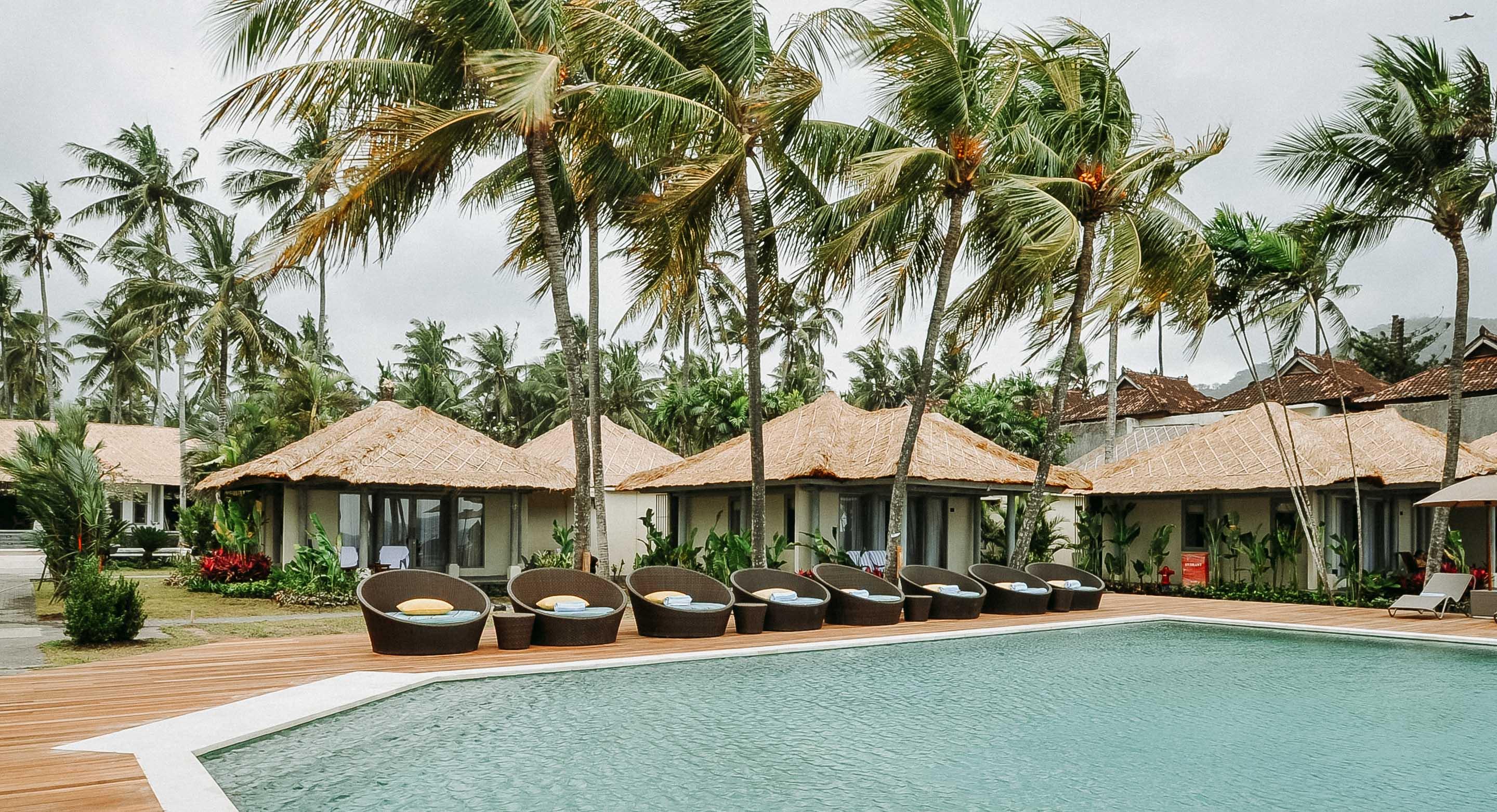 ニルワナ ビーチ アンド リゾート チャンディダサ エクステリア 写真 The resort's pool