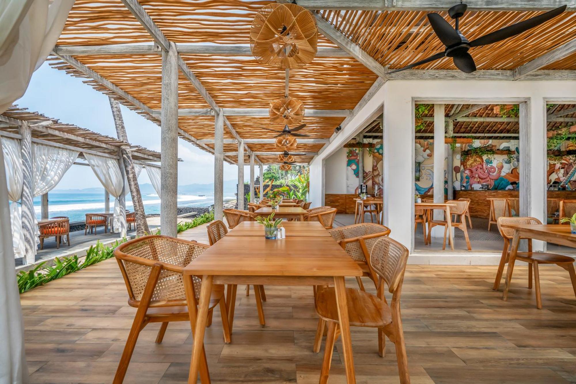 ニルワナ ビーチ アンド リゾート チャンディダサ エクステリア 写真 The Beach Club