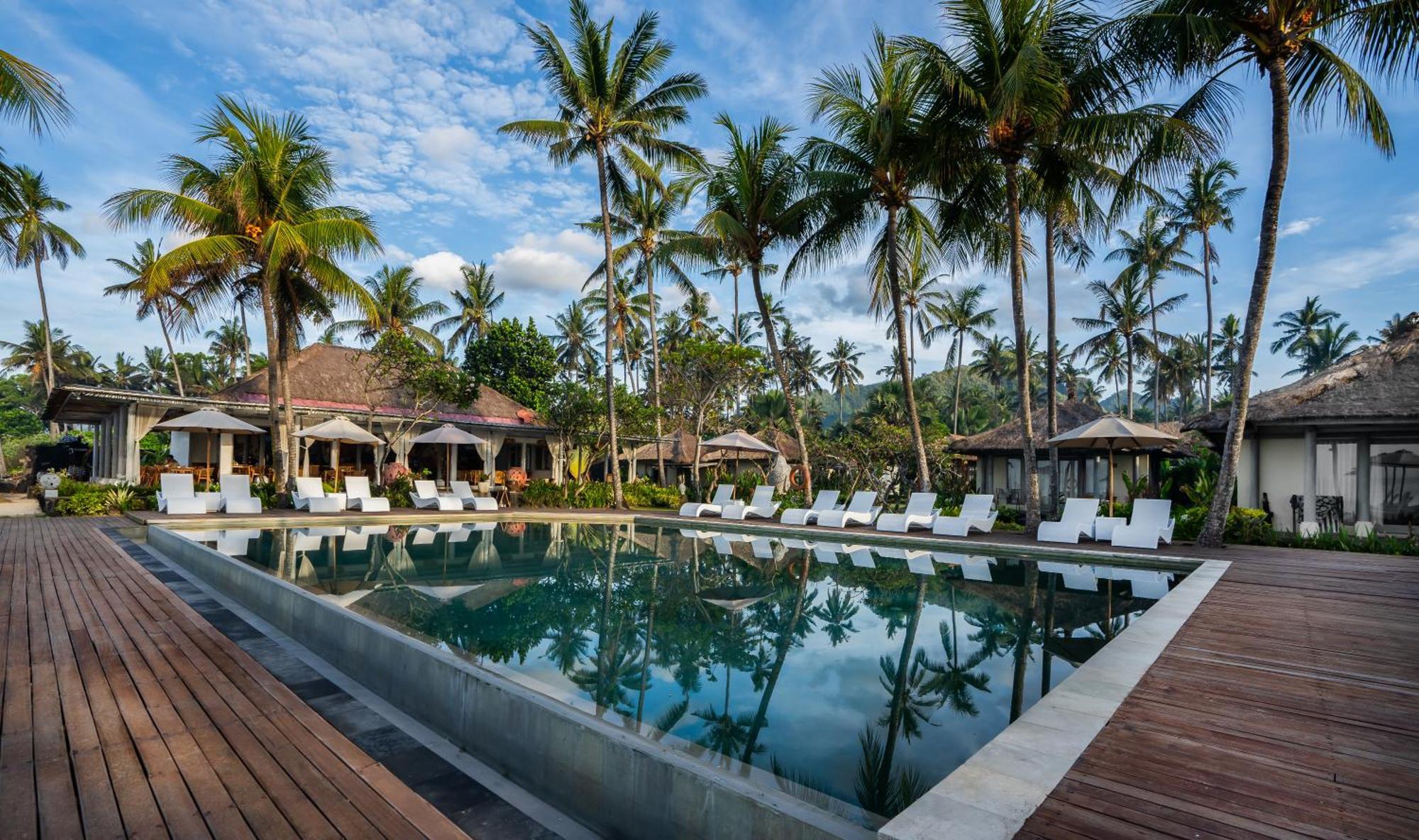 ニルワナ ビーチ アンド リゾート チャンディダサ エクステリア 写真 The resort's main pool